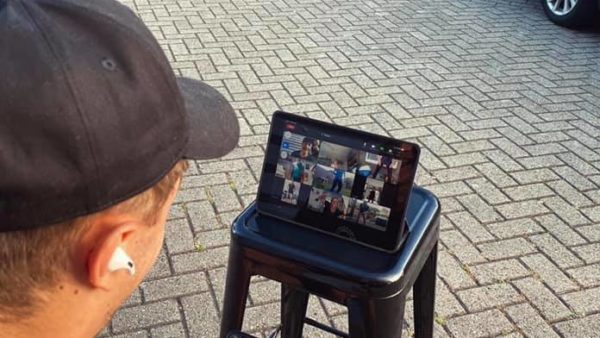 Lars Modder traint, volleybal dames 1 van pharmafilterus via ZOOM