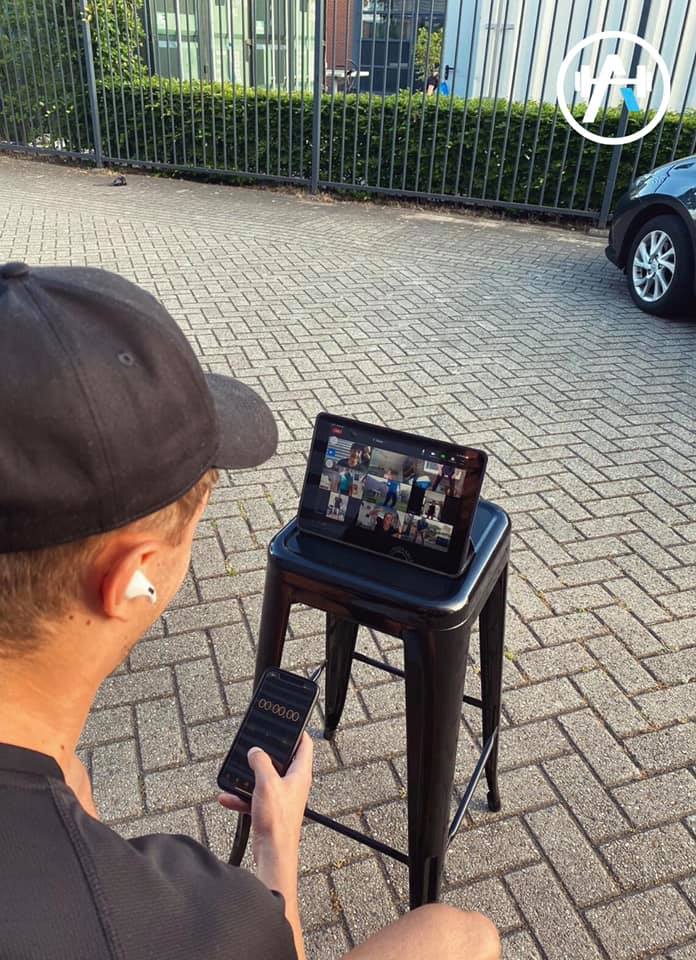 Lars Modder traint, volleybal dames 1 van pharmafilterus via ZOOM